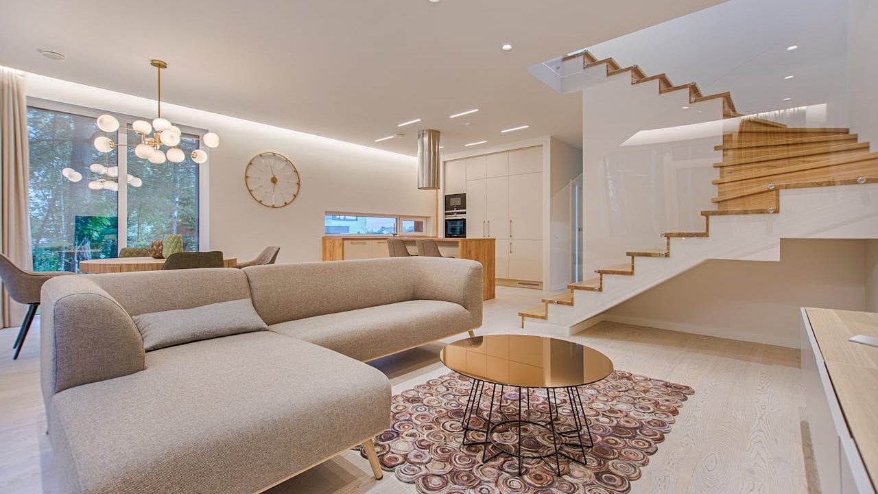 Smart Lock Wi-Fi Versus Z-Wave: Choosing Connectivity for Reliability