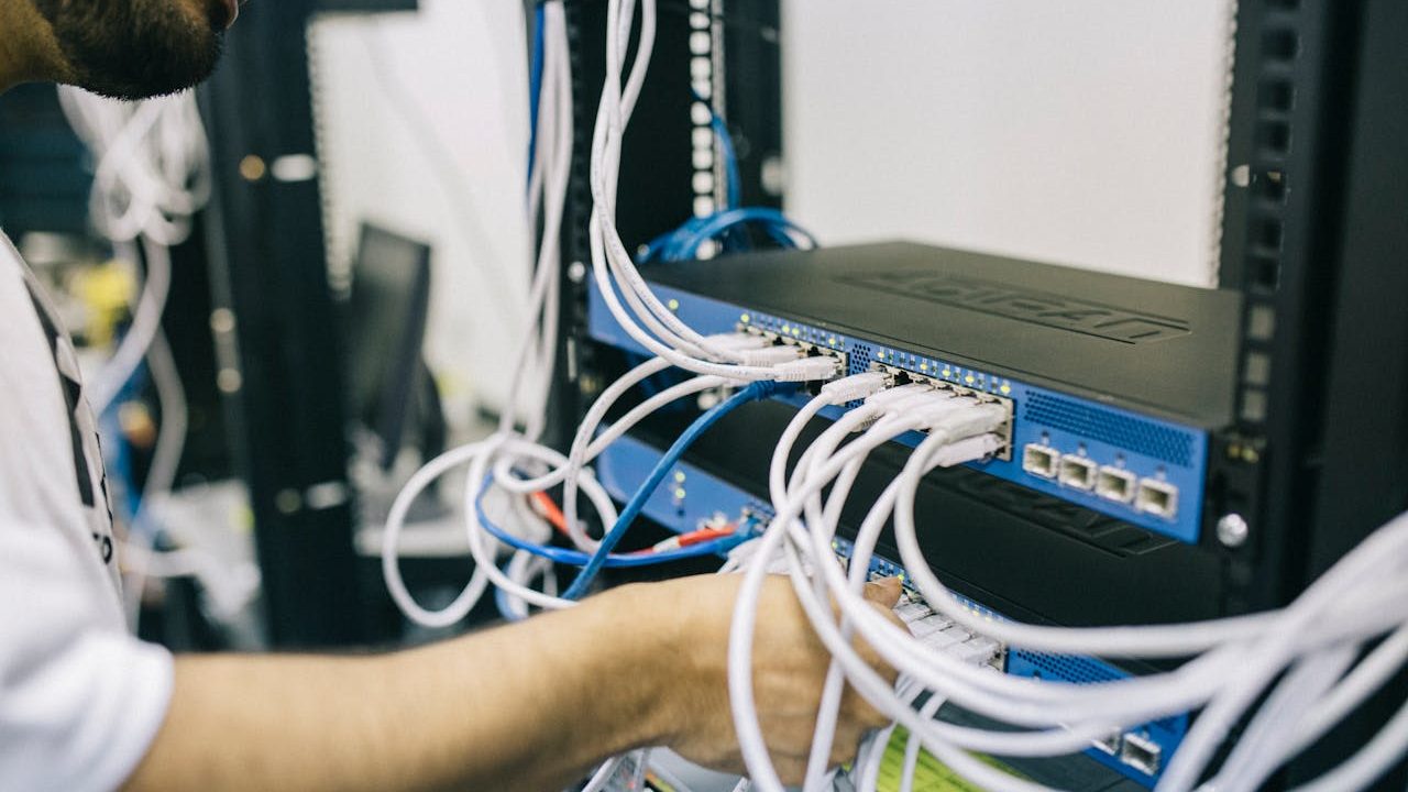 When Two Hubs Fight: Avoiding Zigbee Channel Conflicts in Mixed Setups