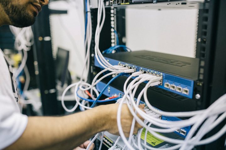 When Two Hubs Fight: Avoiding Zigbee Channel Conflicts in Mixed Setups