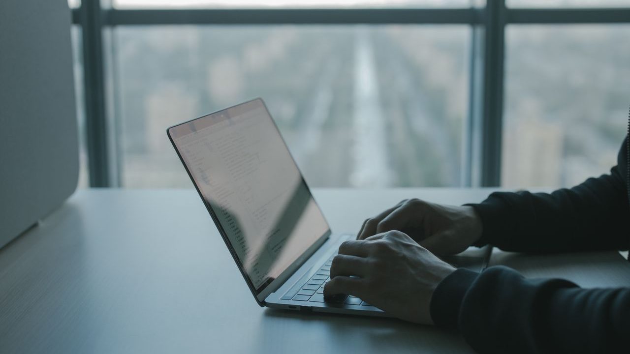 Wi-Fi Channel Interference From Neighbors: Channel Selection