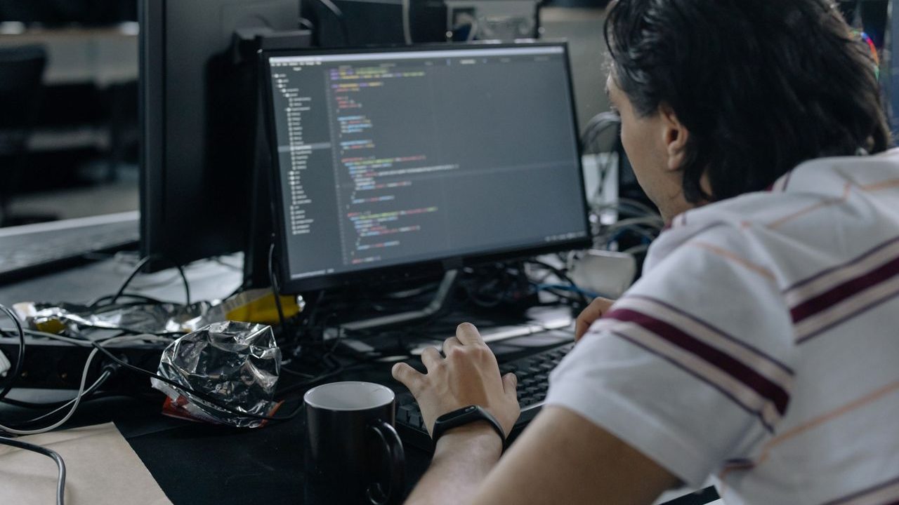 Smart Display Showing Outdated Information Despite Connection